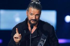 Presidente de Guatemala defiende a Ricardo Arjona y pide que no se burlen de él