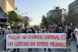 Antes de las siete de la mañana, decenas de migrantes entraron a la Plaza de la Constitución, con la intención de buscar diálogo con la Secretaría de Gobernación y el Senado