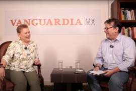 Natalia Riazanova durante la entrevista en Conversaciones, compartiendo cómo fue su formación musical en Moscú.