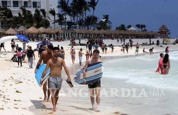 $!¿Cuál COVID?, turistas nacionales y extranjeros llenaron las “playas privadas” de Cancún