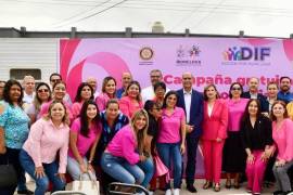 El alcalde Mario Dávila y su esposa, dieron el banderazo oficial al evento de salud.