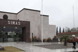 El caso se enmarca en la disputa por el control del SIMAS, donde se han señalado despidos y cambios en la estructura del organismo.