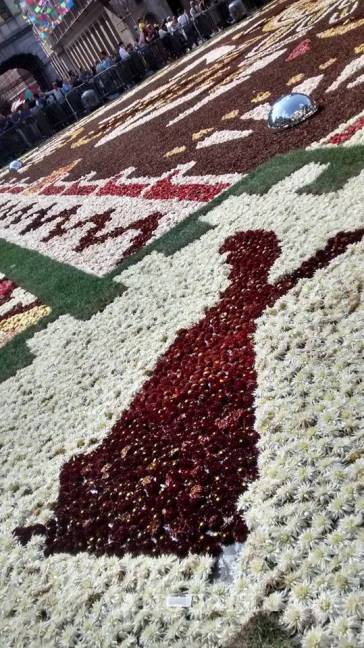 $!Bruselas dedica tapete floral en su plaza central a México
