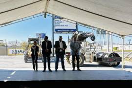 Este jueves, se colocó la primera piedra para la construcción de la nueva tienda HEB en el bulevar Miguel Ramos Arizpe.