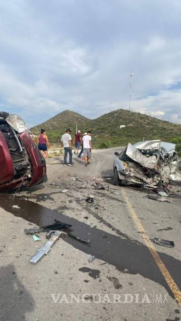 $!Terrible accidente dejó sin vida a dos personas en la carretera a Torreón.