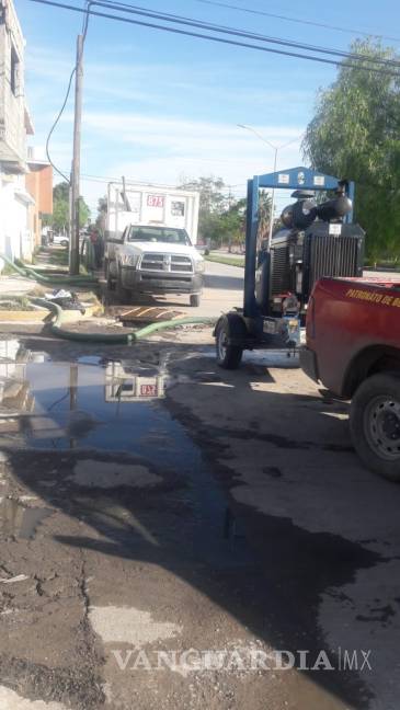 $!Mantiene Simas Torreón operativos de desagüe en diversos sectores de la región