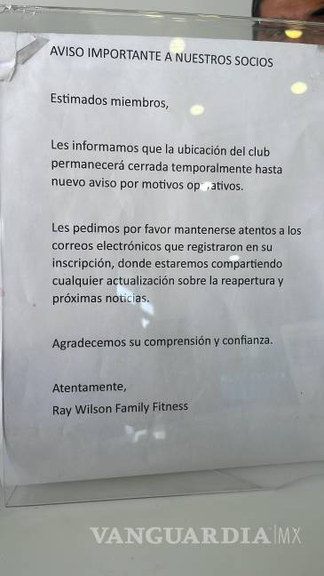 $!Aviso colocado en la entrada del centro deportivo, donde se informa del cierre temporal y se pide a los usuarios mantenerse atentos a futuras actualizaciones.