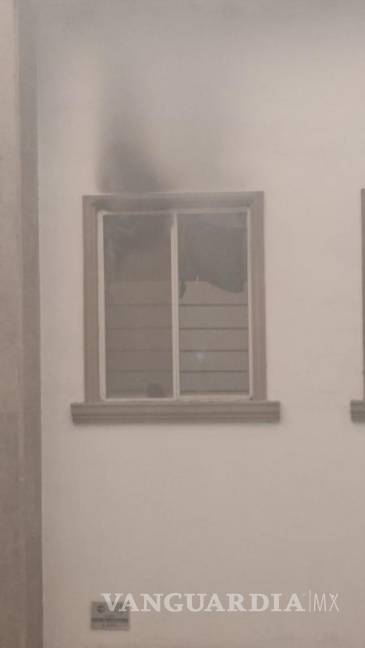 $!Incendio en Facultad de Ingeniería Mecánica de la UANL ocasiona movilización