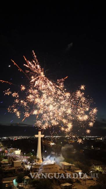 $!La inauguración estuvo acompañada de pirotecnia que iluminó el cielo