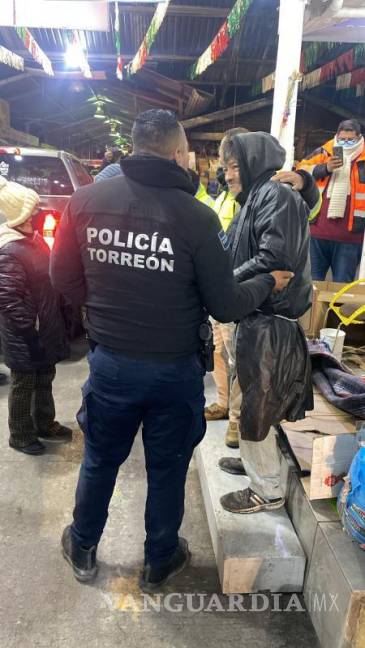 $!El operativo ‘Abrigo’ en la Comarca Lagunera distribuye cobijas y ropa térmica a las familias más vulnerables ante el frío extremo.