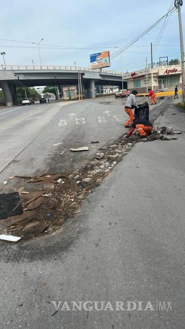 $!Personal de limpieza atiende las calles de La Polvorera y Camilo Torres.