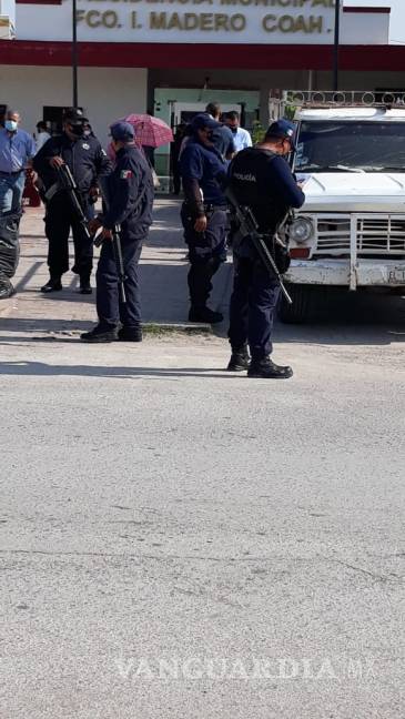 $!Policía agrede a manifestantes y reporteros en manifestación, en Francisco I. Madero, Coahuila
