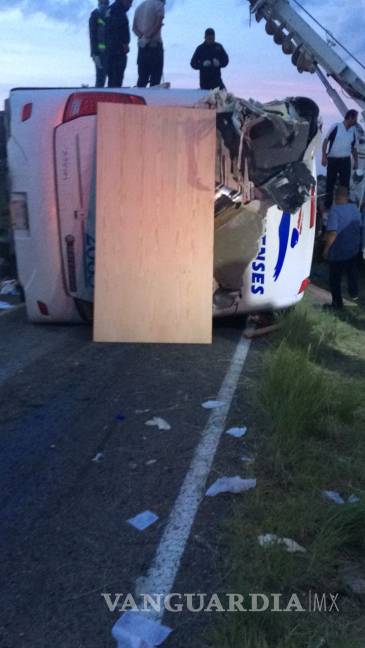 $!Confirman 10 muertos y 35 lesionados en choque en la carretera Durango-Parral