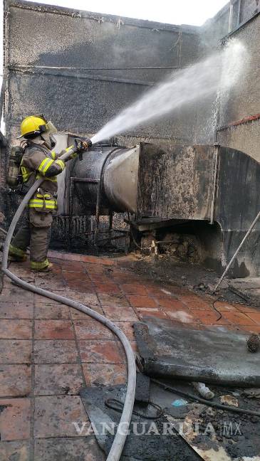 Campana extractora con acumulación de grasa origina incendio en un restaurante de Saltillo