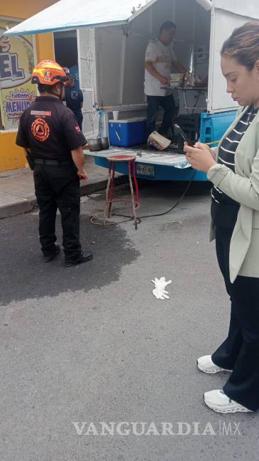 Explosión de tanque de gas en puestos de tacos en Nuevo León deja tres lesionados