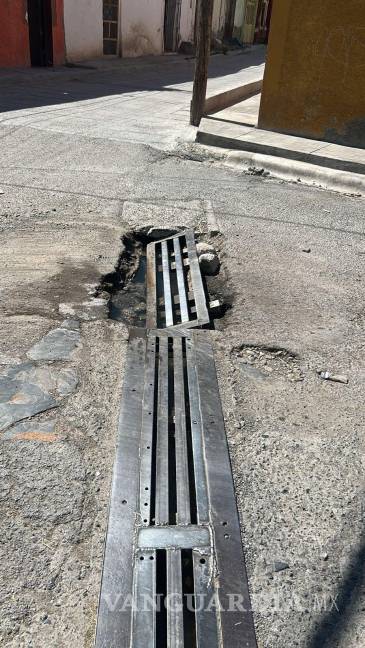 $!Daña paso del agua rejillas en Paras, Coahuila