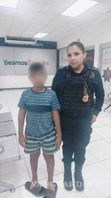 $!Policías de Guadalupe, Nuevo León rescatan a menor de 9 años que escapa de su casa