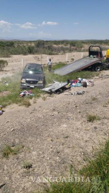 $!Los ocupantes resultaron con lesiones leves.