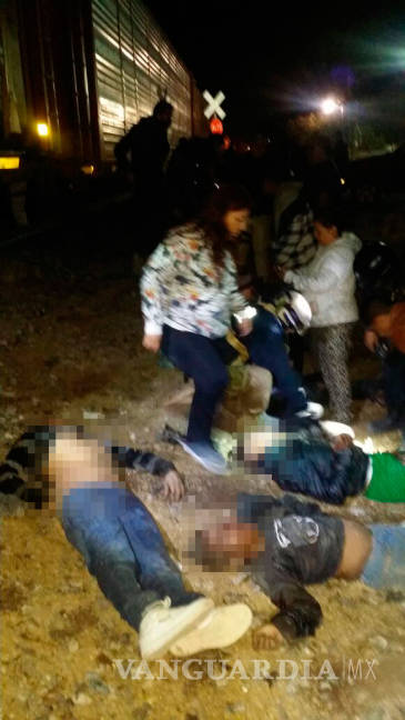 $!Mueren dos jóvenes en terrible choque entre tren y auto en Gómez Palacio