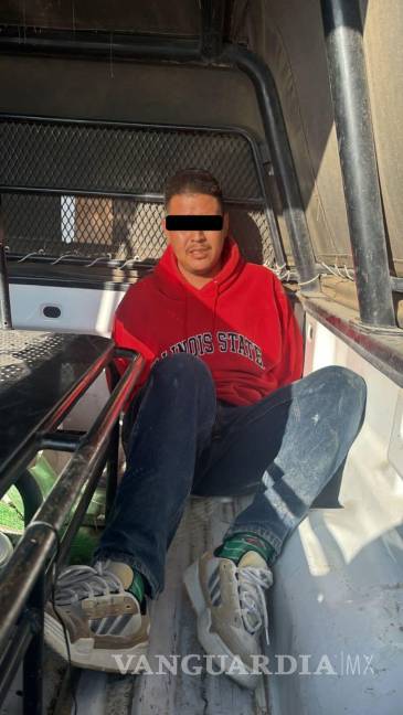 $!Elementos de la Policía Municipal de Saltillo detuvieron a un hombre por dañar una unidad del programa ¨Aquí Vamos Gratis¨.