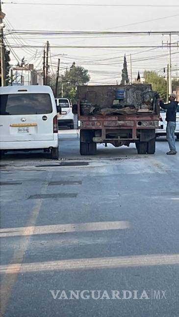 $!Al filo de las 18:00 horas, durante la tarde del jueves 18 de mayo, se reportó que el bache fue cubierto en su totalidad.