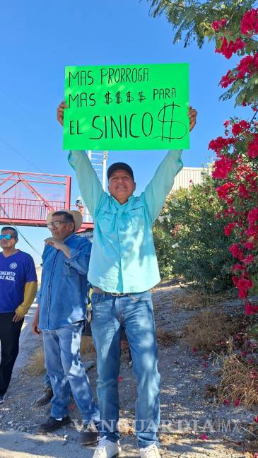 $!Los manifestantes señalaron que mantendrán las protestas hasta que exista certeza sobre la subasta de Altos Hornos de México y se garantice justicia laboral.
