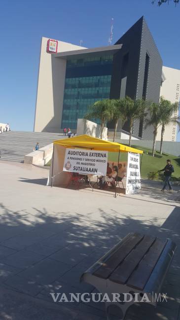 $!Cumple dos semanas en Torreón protesta de trabajadores de la UAAAN