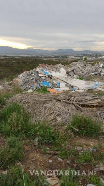 $!Escombros y basura sepultan el paso de agua en Zapalinamé.