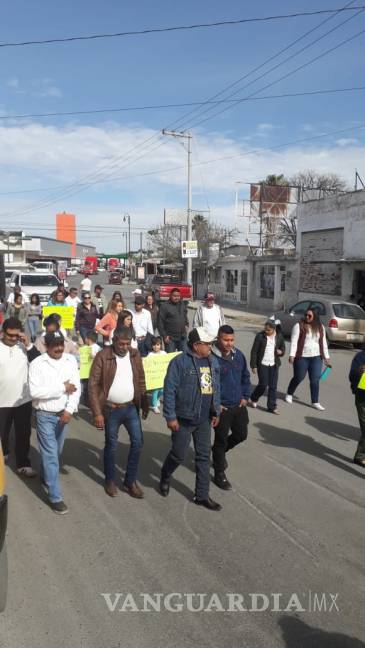 $!Trabajadores de la industria del carbón realizan marcha pacífica en Sabinas; piden reactivar la economía en la región