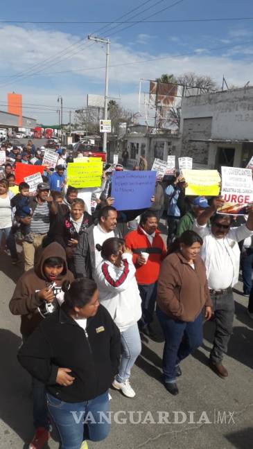 $!Trabajadores de la industria del carbón realizan marcha pacífica en Sabinas; piden reactivar la economía en la región