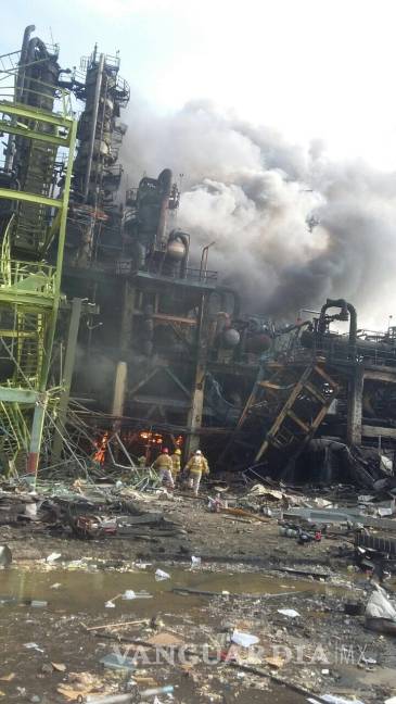 $!Explosión en planta petroquímica Pajaritos deja 3 muertos y 136 heridos (FOTOS)