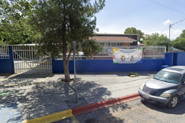 La primaria Ramón Garza de la Rosa implementó operación mochila y reforzó la vigilancia tras detectarse una amenaza escrita en los baños del plantel.