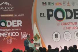 Mensaje. El gobernador Miguel Riquelme, en su discurso durante el Foro, habló de las virtudes del Corredor Económico del Norte.