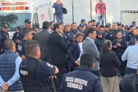 Policías de Cuernavaca durante la protesta por aumento salarial.