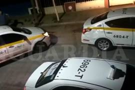 En las fotos y videos se aprecia cómo los taxistas llegaron para golpear y amenazar a dos familias.