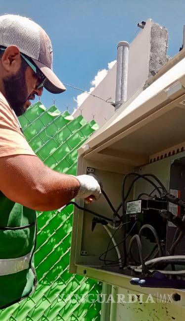 $!Frente al aeropuerto, se restableció por completo el servicio de alumbrado tras la reparación de líneas dañadas.