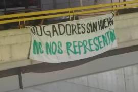 Una de las mantas colocadas en Torreón cuestiona a quienes representan actualmente al conjunto lagunero.