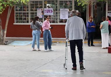 La representante del PT ante el órgano electoral denunció presuntas irregularidades durante la jornada, al señalar que “el mapacheo electoral está a todo lo que da” y pidió a la autoridad tomar cartas en el asunto.
