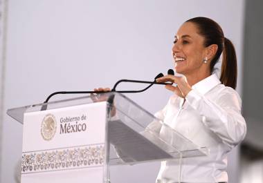 Claudia Sheinbaum, presidenta de México, durante su intervención en la ceremonia del Apoyo bimestral para mujeres de 60 a 64 años realizado en la explanada principal de Nezahualcóyotl.