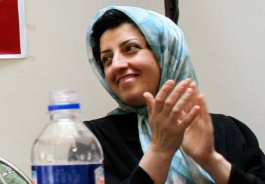 La prominente activista iraní de los derechos humanos, Narges Mohammadi, en una reunión sobre los derechos de las mujeres en Teherán, Irán, el 3 de julio de 2008.