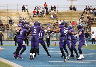 Dinos de Saltillo hizo valer su localía en el Estadio Jorge Castro Medina y derrotó 30-7 a Gallos de Querétaro en la Semana 2 de la LFA 2026.