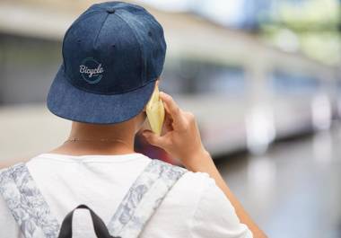 Según el Colegio de Psicólogos SJ, el uso de una gorra puede estar relacionado con diversos aspectos psicológicos y sociales.