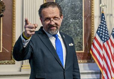 Sebastian Gorka ha instado a los funcionarios estadounidenses a encontrar vínculos entre extremistas de izquierda en el extranjero y ciudadanos estadounidenses.
