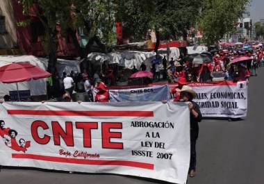 Éstos incluyeron un fondo extraordinario de 800 millones de pesos para Oaxaca, incrementos a bonos económicos, procesos de basificación, recategorizaciones, becas para hijos de docentes, pagos retroactivos, estímulos para jubilados y obras de infraestructura educativa y hospitalaria.