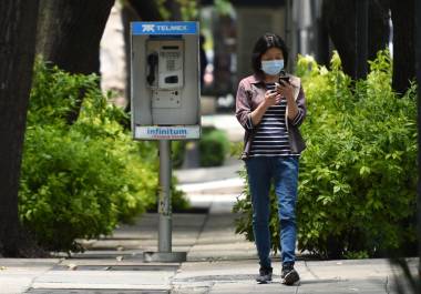 Autoridades y legisladores buscan recuperar espacios públicos ocupados por estos equipos.