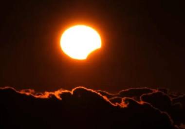 El alojamiento en los pequeños pueblos y aldeas situados en la trayectoria del eclipse, así como los observatorios improvisados instalados por aficionados locales, llevan meses reservados.