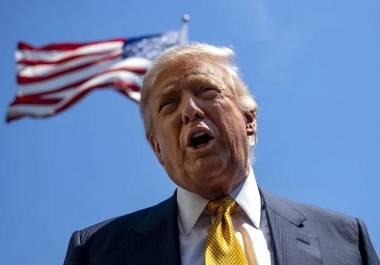 En otro frente de monetización, los críticos alertaron sobre cómo Trump recurrió a su Departamento de Justicia para forjar un acuerdo potencialmente lucrativo y dudoso.