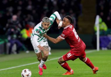 Julián Araujo disputó los 90 minutos con el Celtic en la Europa League, mientras que Mateo Chávez no tuvo actividad con el AZ Alkmaar por suspensión.