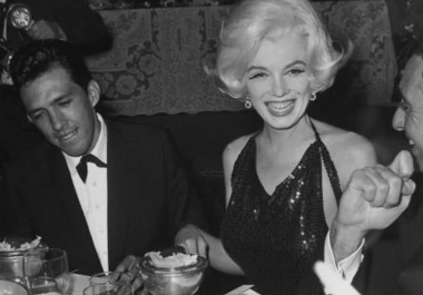 En febrero de 1962, Marilyn Monroe viajó a México y conoció al cineasta José Bolaños.