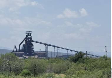 De acuerdo con fuentes sindicales y cercanas a la administración, uno de los principales impedimentos para que AHMSA reinicie actividades son los daños estructurales y la obsolescencia, entre los que están menoscabos térmicos catastróficos.